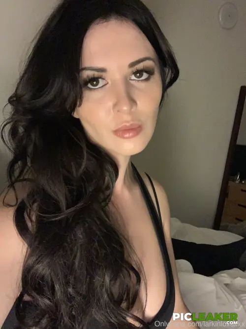 pornstar-petite-Larkin-Love-nude-onlyfans.webp